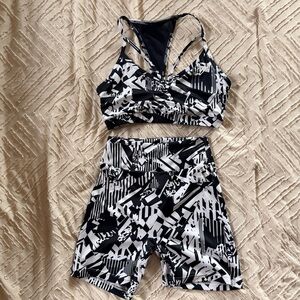 Rare Gymshark Training scrunch bum set
